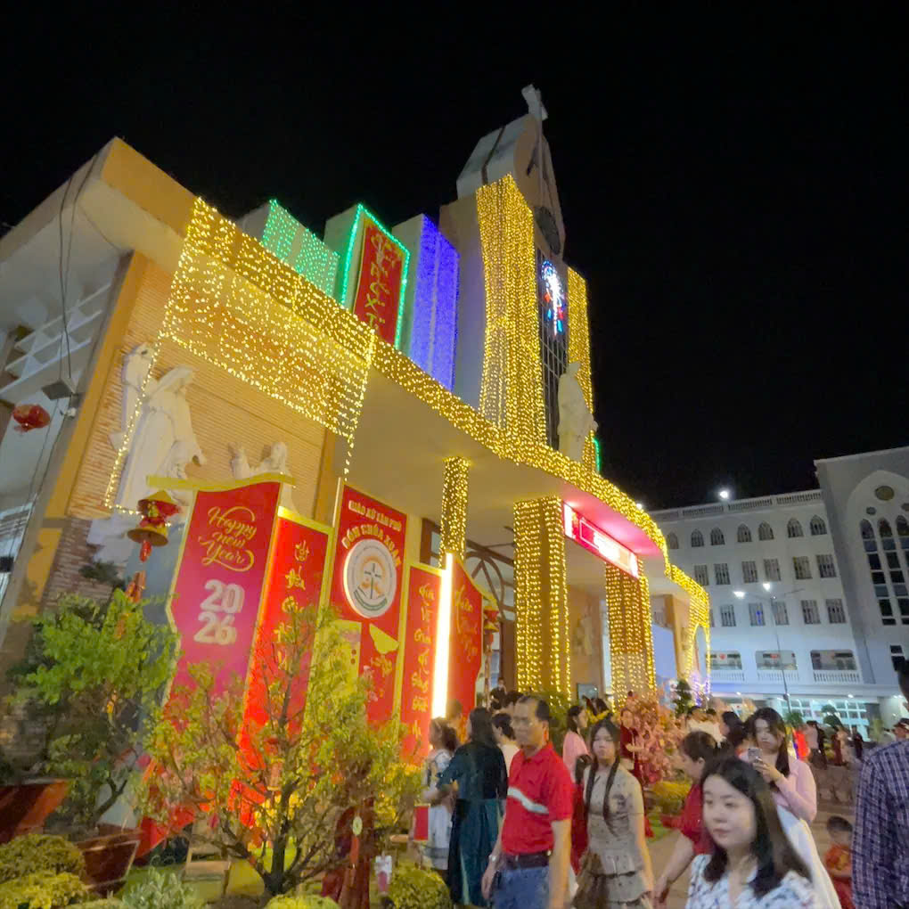 Đi nhà thờ ngày Tết